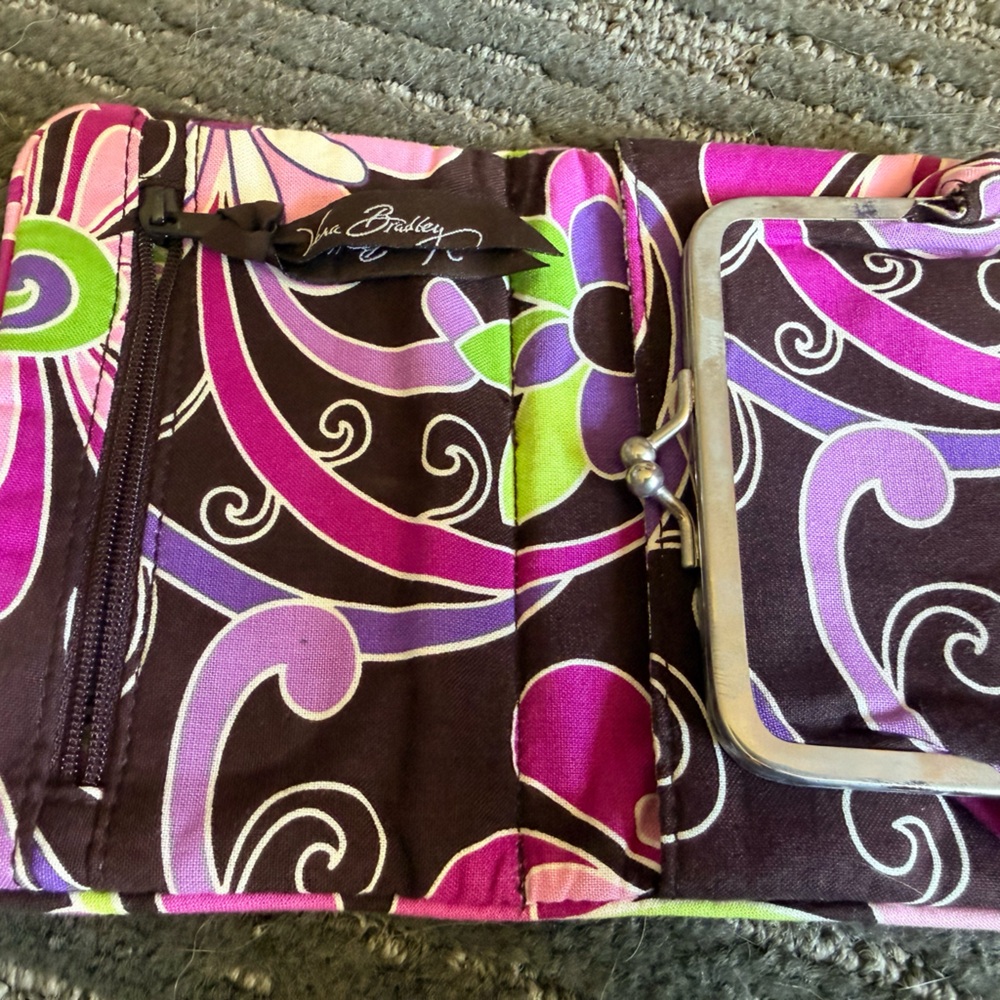 Purple Punch Vera Bradley
Compact Taxi Wallet Clutch BiFold Id Key Chain Coin - Picture 2 of 4